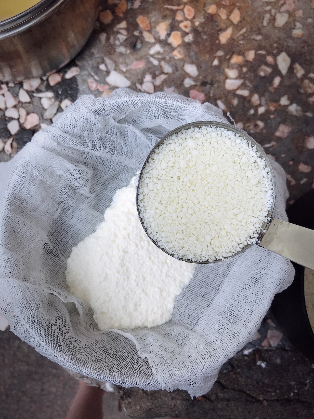 奶油打发的方法和技巧,奶油打发教程要加黄油吗