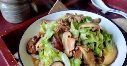 青椒虾酱炒鱿鱼须的家常做法,小河虾炒包菜的做法大全家常