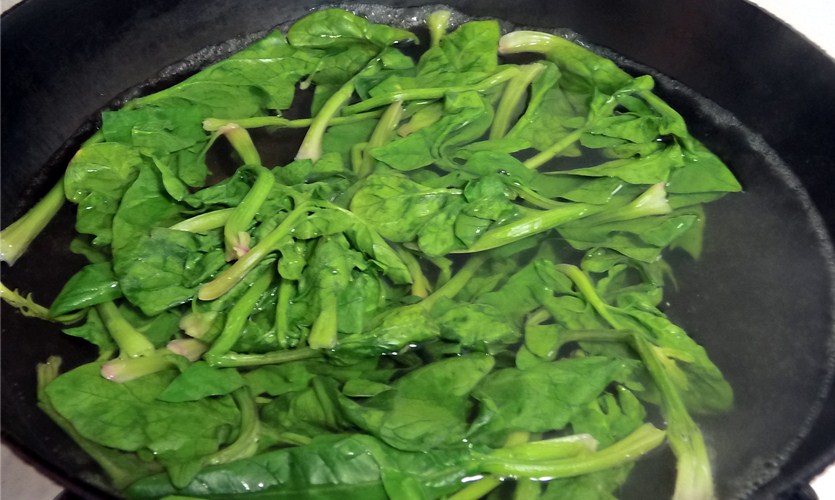 菠菜油泼面的做法,菠菜怎么油泼好吃