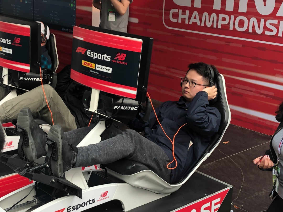 告诉孩子不要放弃自己的机会,每个小男孩都有赛车梦