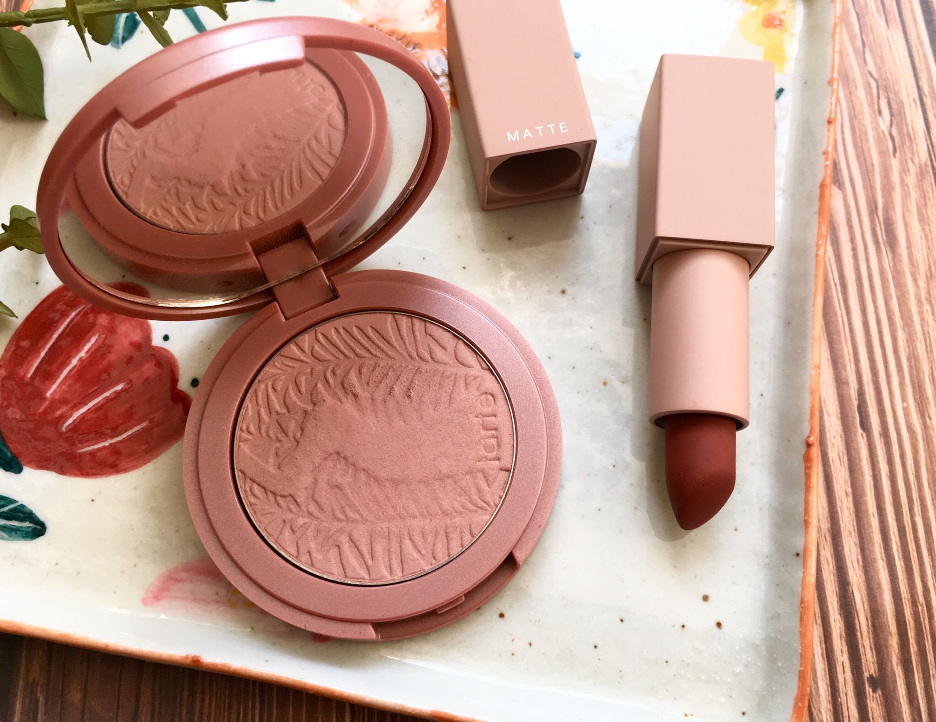 润唇膏和口红如何搭配,日常搭配需要几支口红