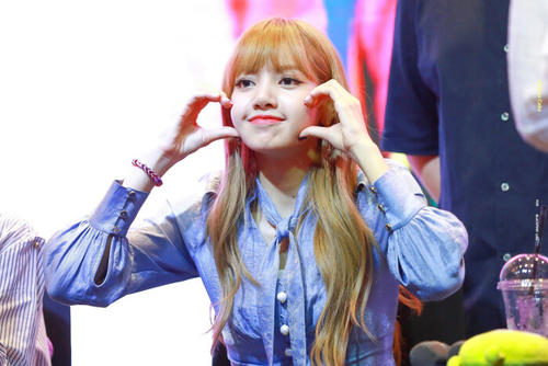 爱豆犯错误能被轻易原谅吗?韩网友的评论令人气愤