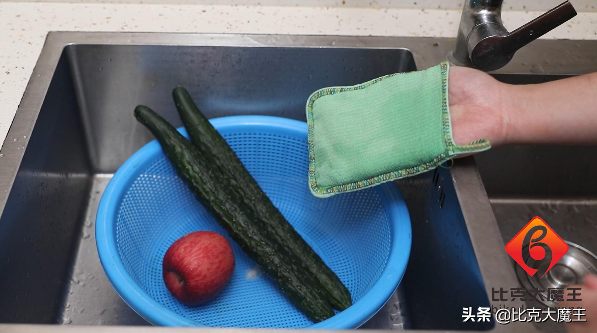 不管家里有钱没钱，厨房里放一个搓澡巾，厉害又好用，回家试一试