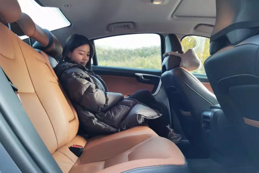 开了1年的沃尔沃s60,开了三年的沃尔沃s60还值多少钱呢