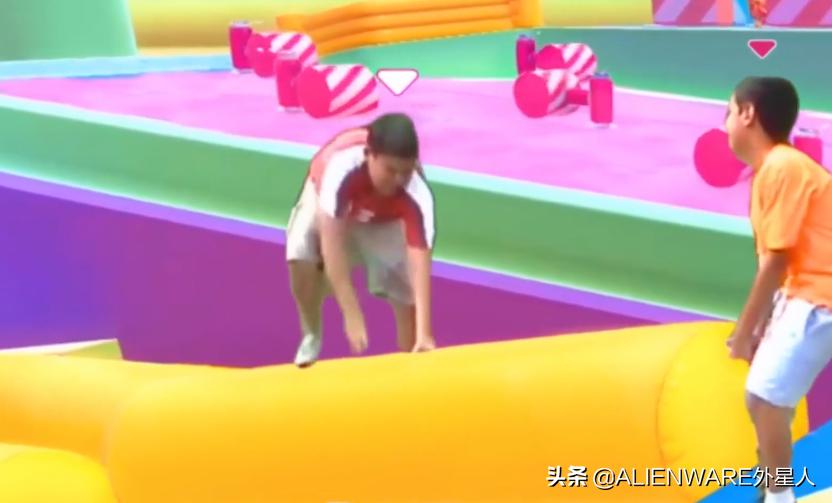 来自“MEME”的欢乐“洗礼”