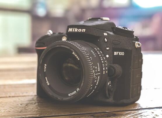 玩单反摄影费钱吗,新手百元单反镜头推荐