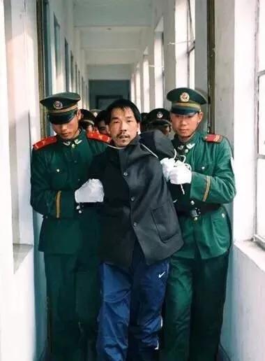 女教师杀人潜逃20年,央视女教师杀人潜逃20年