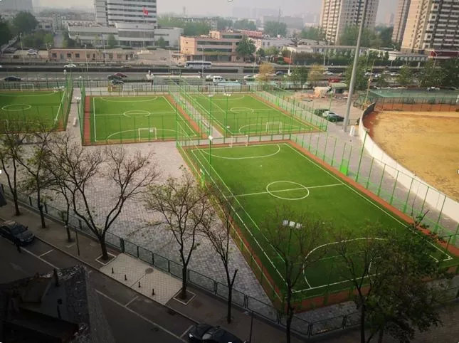 【FENG闻】想去踢球吗？这儿新建了8块笼式足球场！