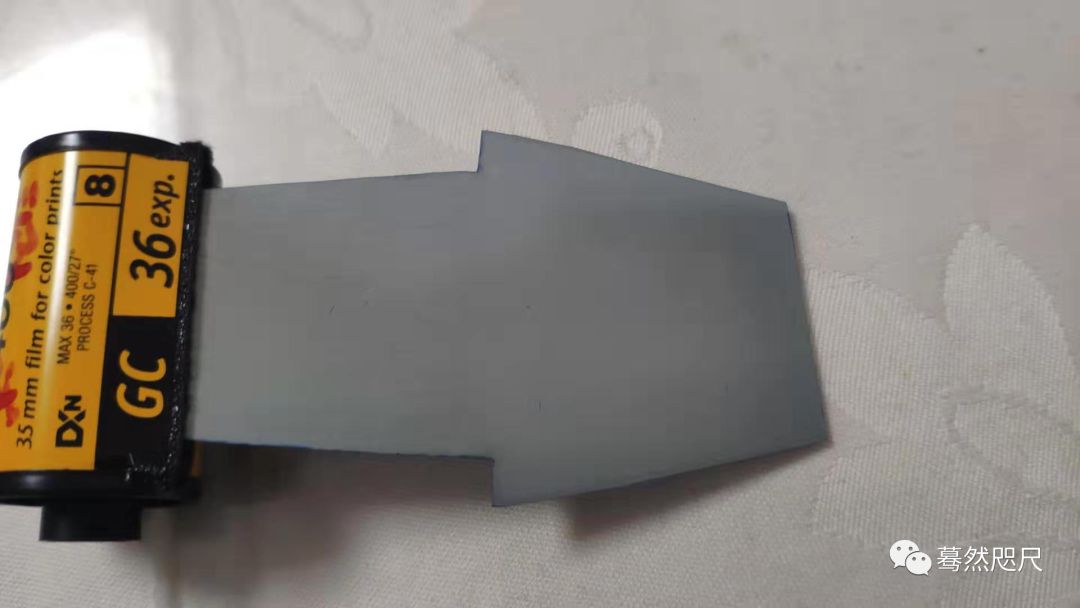 d76黑白胶卷冲洗经验,暗房洗胶卷用什么颜色灯