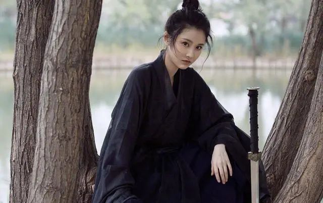 蓝色狮改编的电视剧,蓝色狮对电视剧锦衣之下的评价