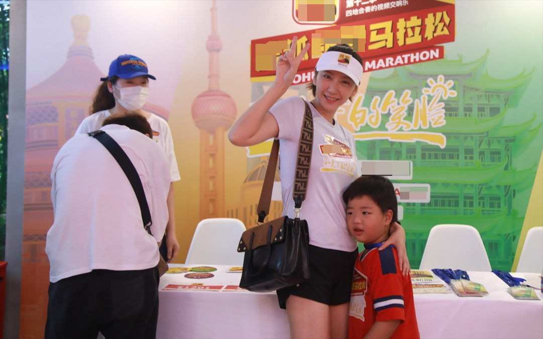 唐一菲和儿子日常,唐一菲近期和孩子照片