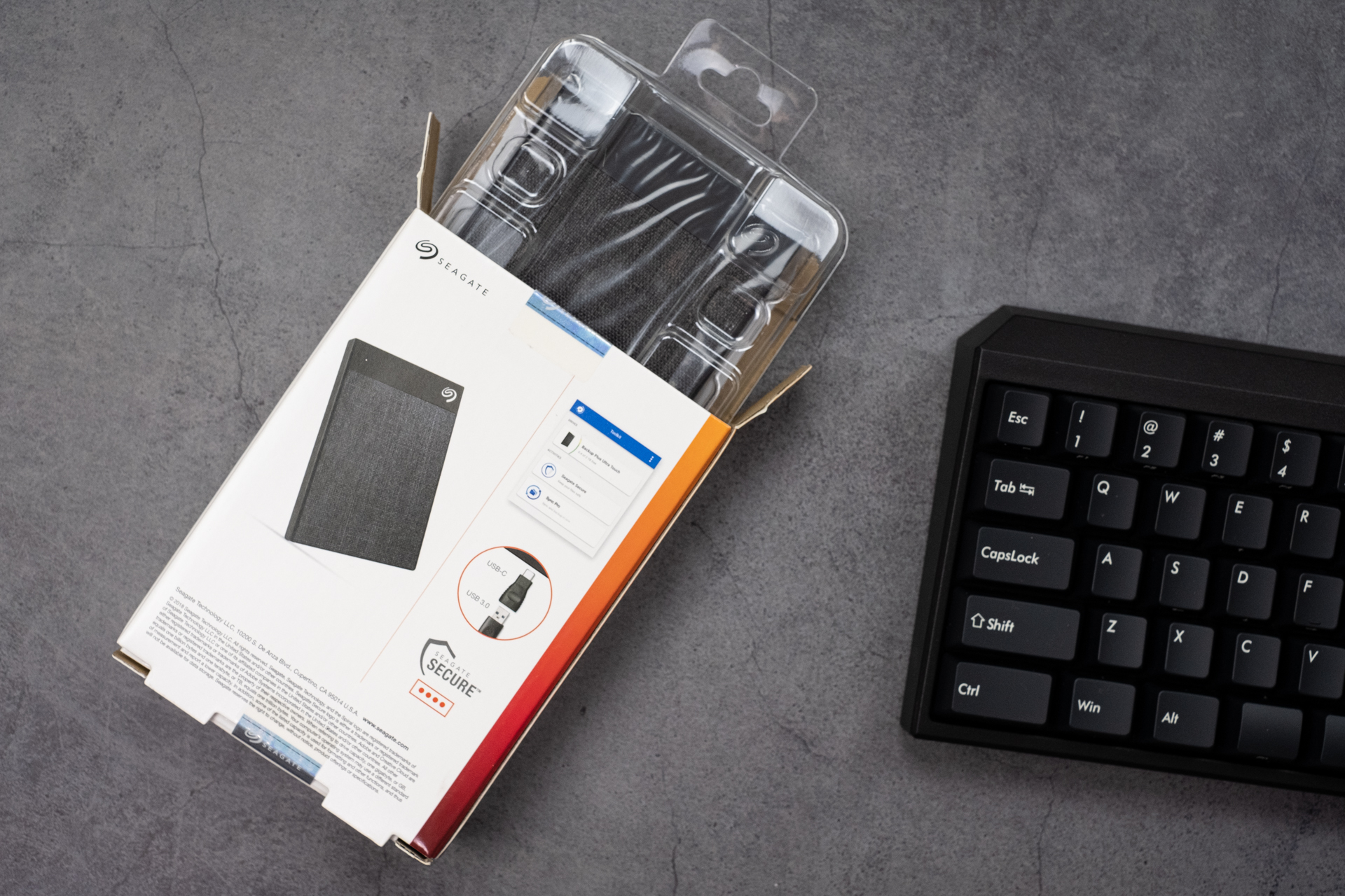 硬件级别安全加密硬盘,让日常工作更放心,避免商业敏感文件泄密