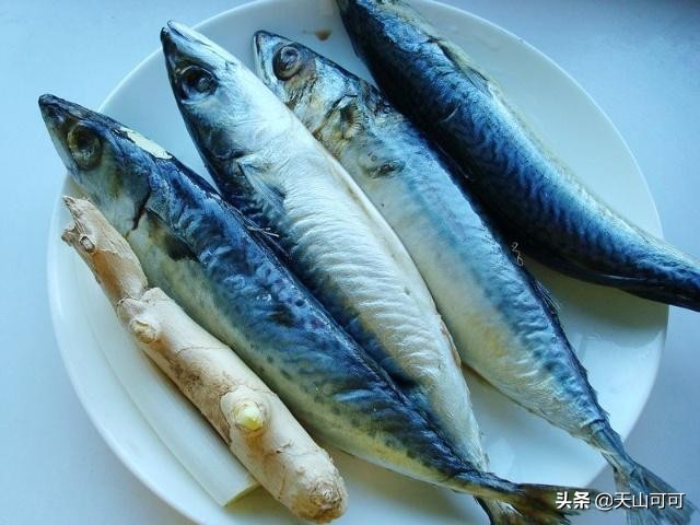 腌鱼的葱蒜需要洗掉吗,腌鱼的葱姜要拿掉再蒸吗