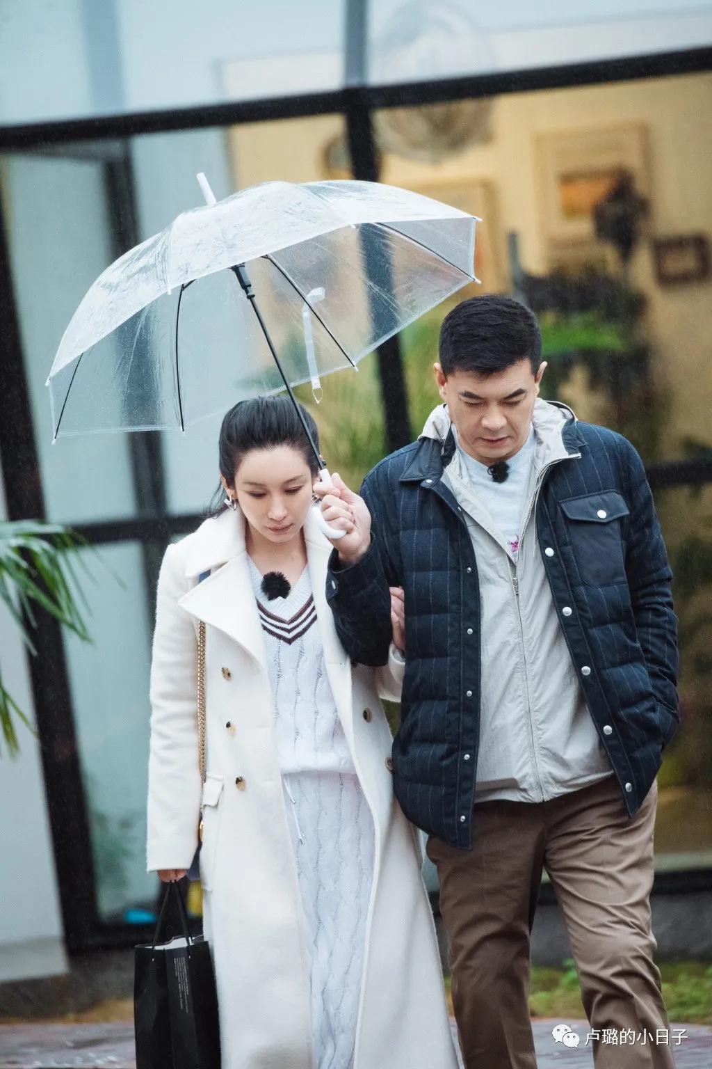 被秦海璐的私服惊艳了,秦海璐穿搭同款