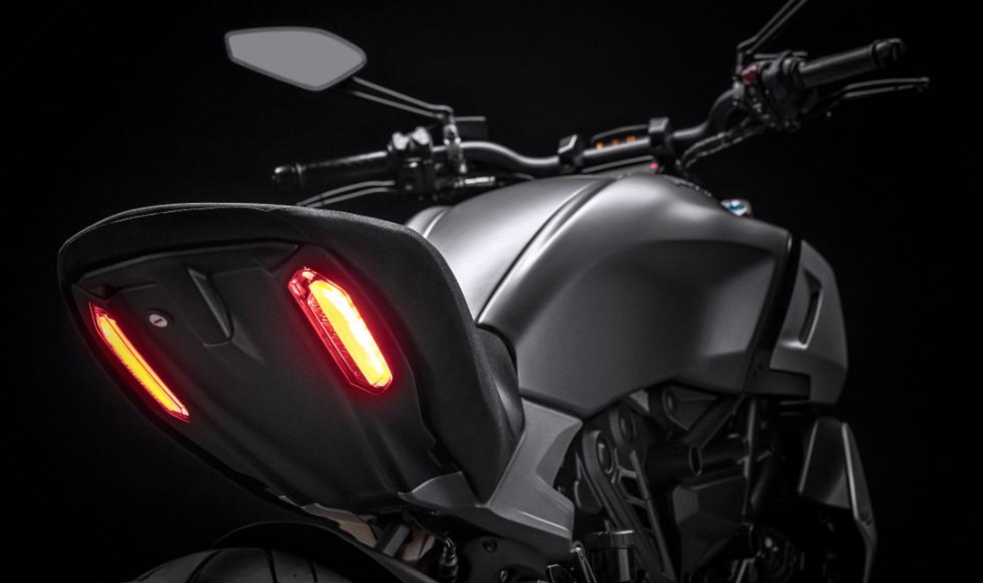 杜卡迪全新巡航版大魔鬼xdiavel,杜卡迪大魔鬼xdiavel版是自动挡吗