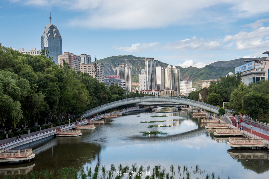 西宁一个四线城市却如此繁华,西宁城市经济发达吗