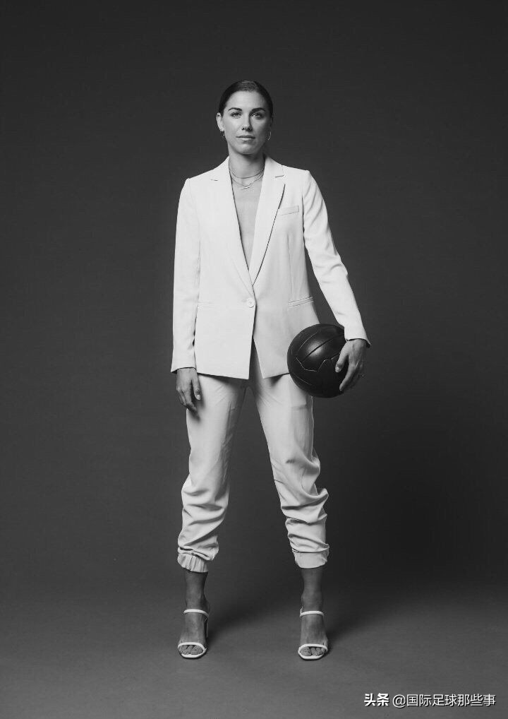 女神怀孕了！足坛第1美女宣布女儿明年降生生完3个月去踢奥运会