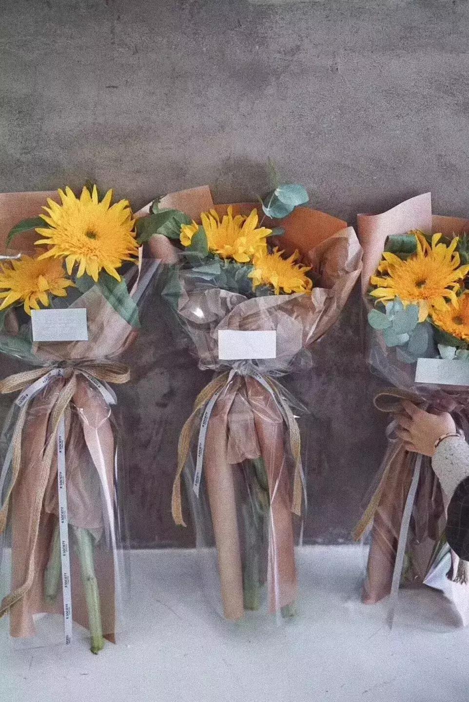 母亲节康乃馨一般送多少朵,母亲节送妈妈一束康乃馨