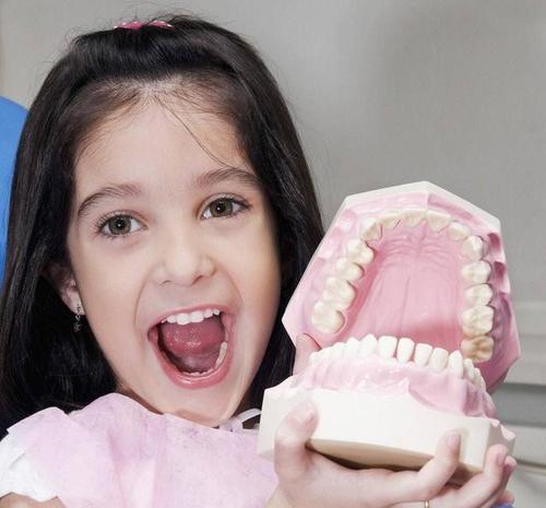 宝宝1岁多了还没长牙齿正常吗,宝宝1岁还未长牙正常吗