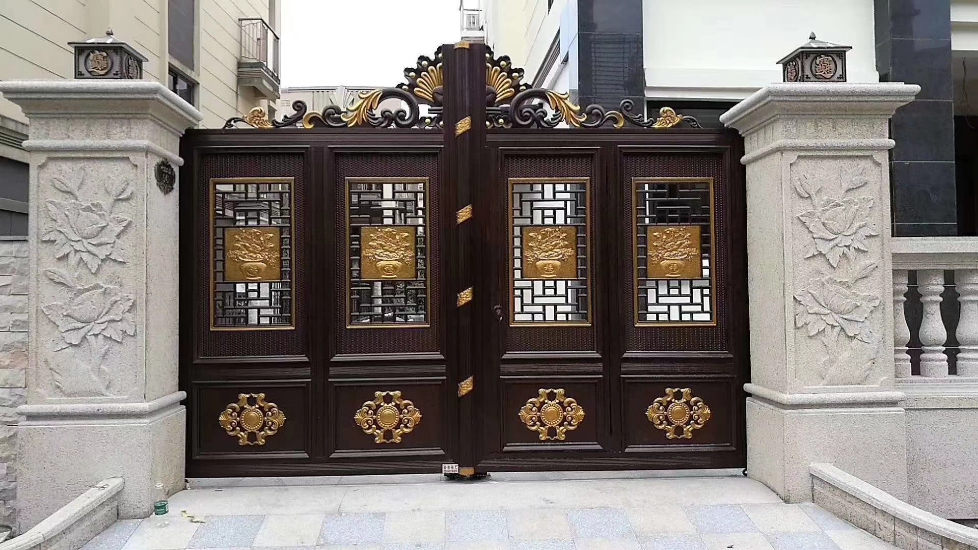 双开铝艺大门安装,双开铝艺大门