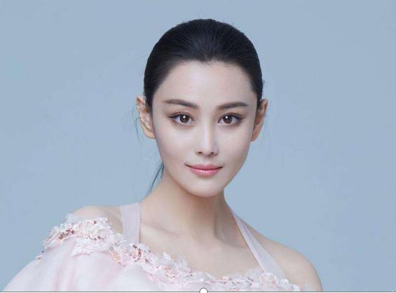 张馨予柜子倒塌,张馨予在家被妈妈砸伤