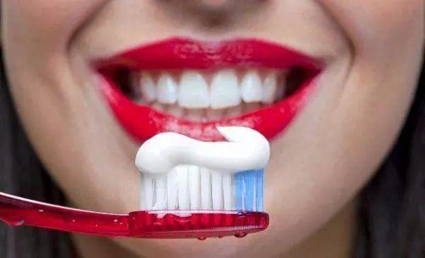 牙齿松动不敢嚼东西怎么办,牙齿松动不敢咬东西一咬就疼