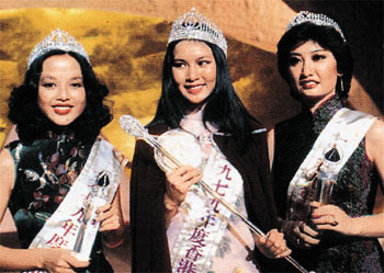 最早拍全裸写真的港姐，拒签TVB，入厕剧照被印成海报，今成这样