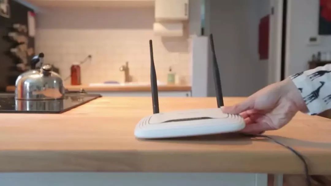 为什么路由器再接路由器网速变慢,网速变慢重启路由器还是重启光猫