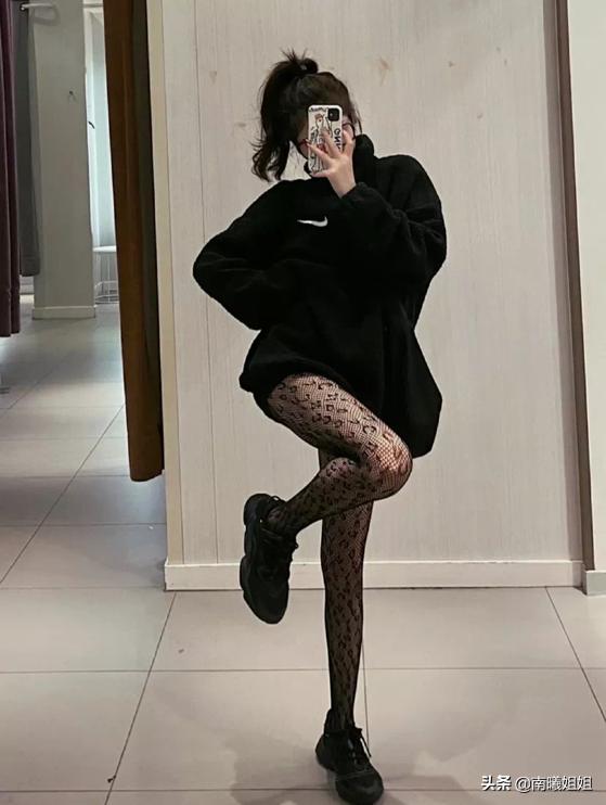 最简单的薄袜怎么穿,夏天长筒袜怎么穿最好看