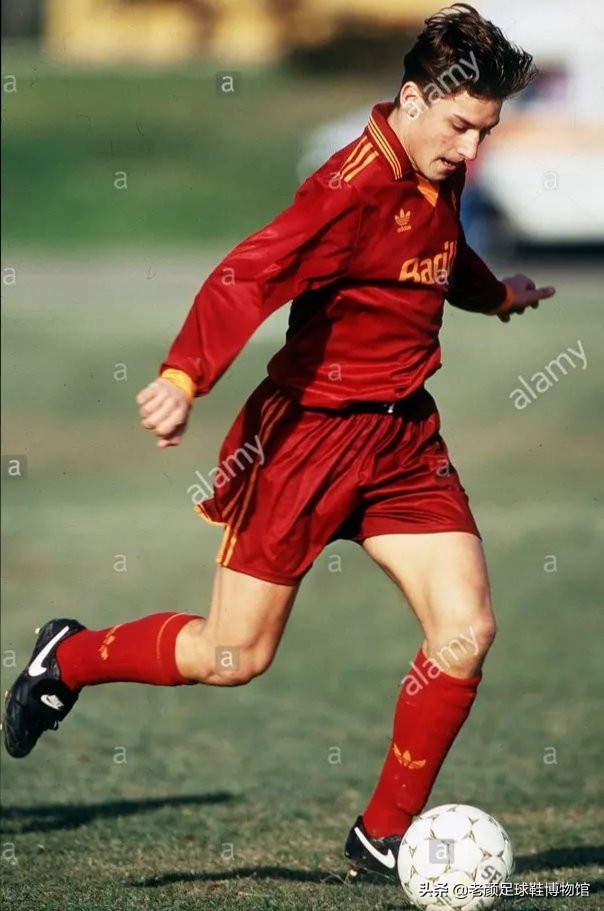 17岁签约nike,t90头号代言人欧锦赛反水怒喷球鞋散热差