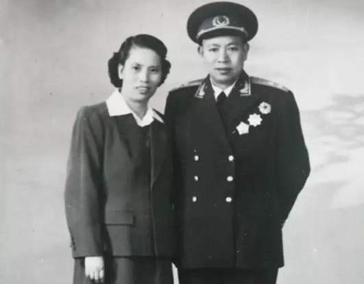 开国中将丁秋生之女丁一心深情回忆父亲和母亲