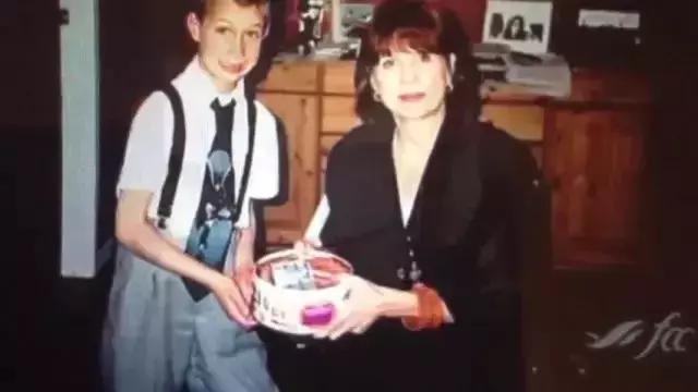 用零花钱给非洲挖了1000多口井，只因孩子的眼泪是那里最干净的水