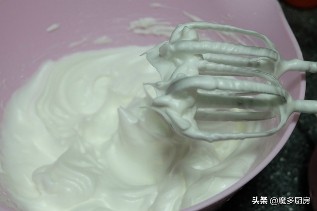 这才是电饭锅蛋糕正确的做法,用300g蛋糕预拌粉做电饭锅蛋糕