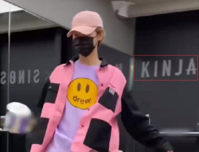 鹿晗和黄子韬创三成团舞台上互动,鹿晗黄子韬被吓一跳