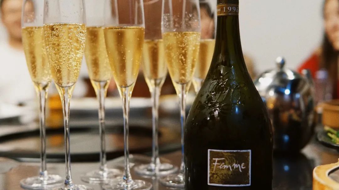 颜值与味道并存的一款起泡酒,好喝且有意义的起泡酒