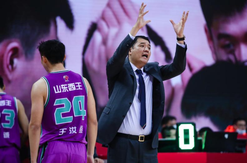 山东哈德森不讲理的三分球,哈德森巴斯边线球