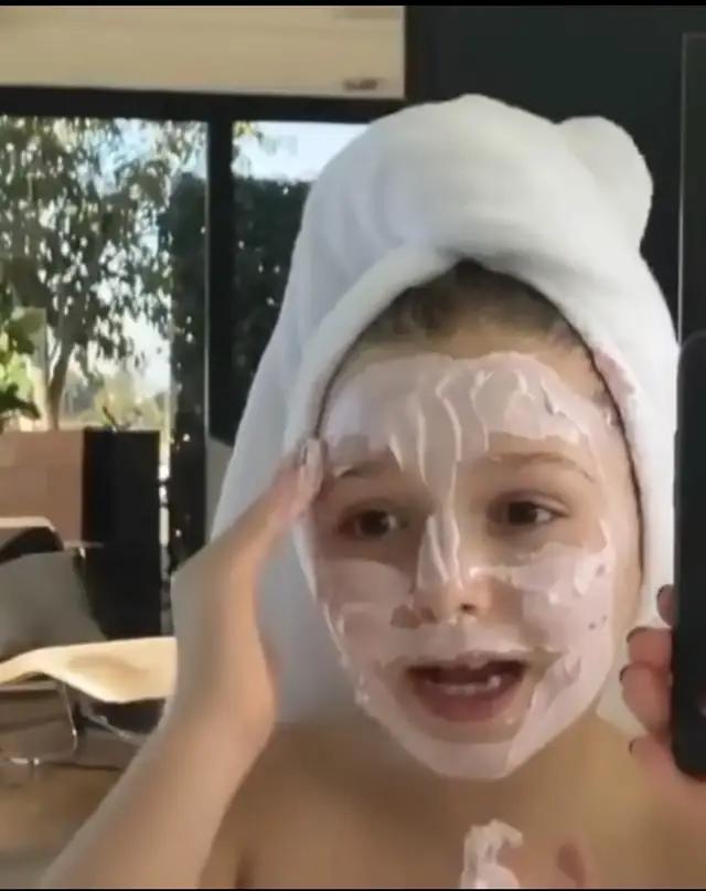 贝克汉姆小七穿吊带裙,贝克汉姆小七同款衣服