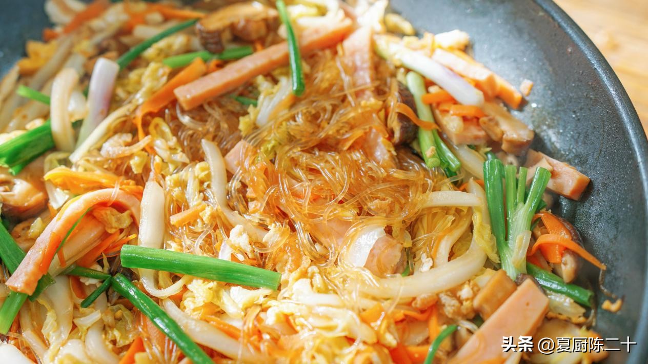 如何炒粉丝松散不粘成一团,炒粉丝很硬是怎么回事