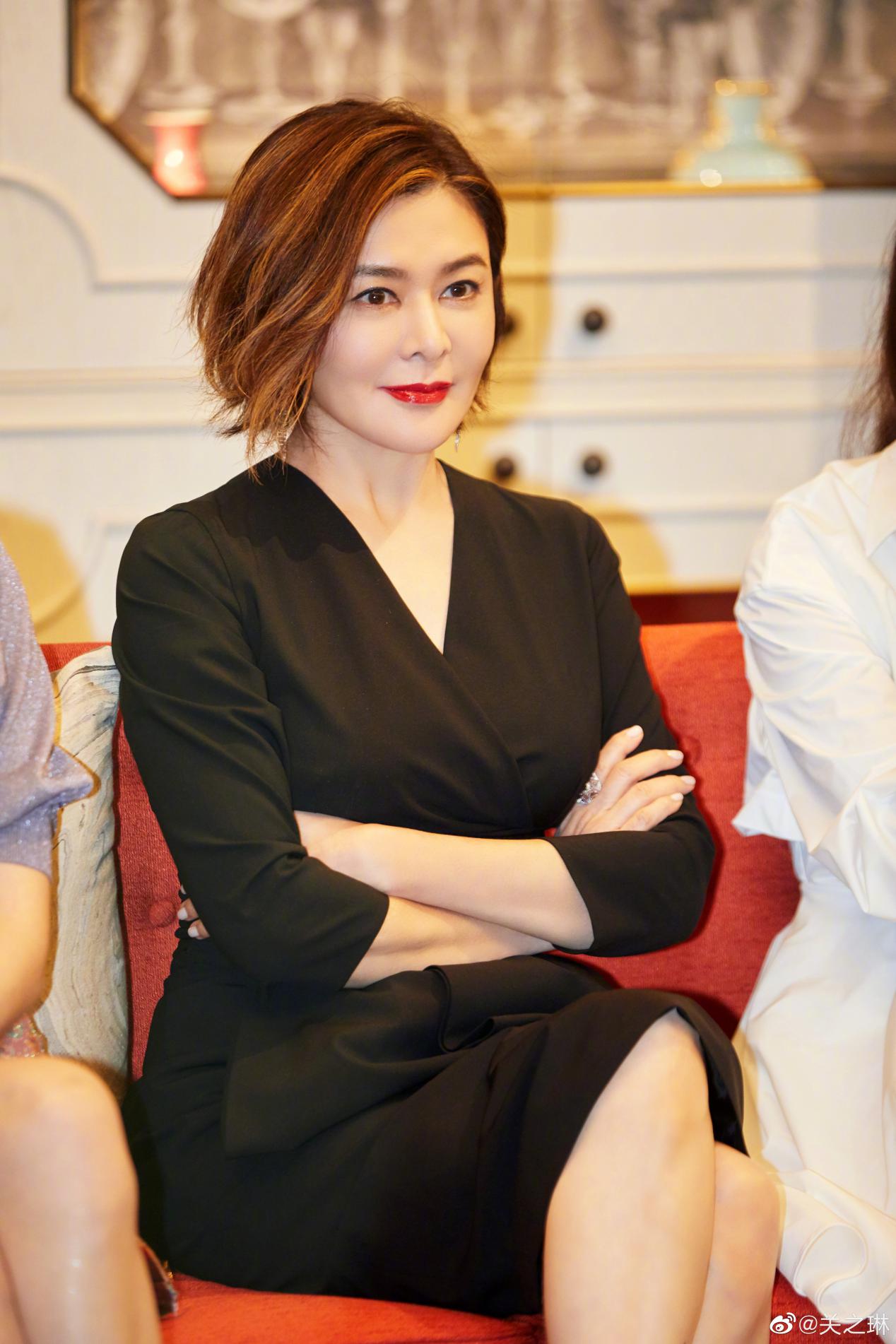 港姐关之琳李嘉欣周海媚,李嘉欣与周海媚哪个更胜一筹