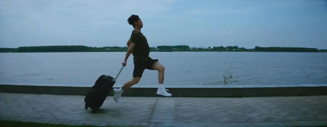 鑵炬牸灏斿湪鑺傜洰涓皥鎸ラ湇,鑵炬牸灏斿皠闆曡嫳闆勪紶