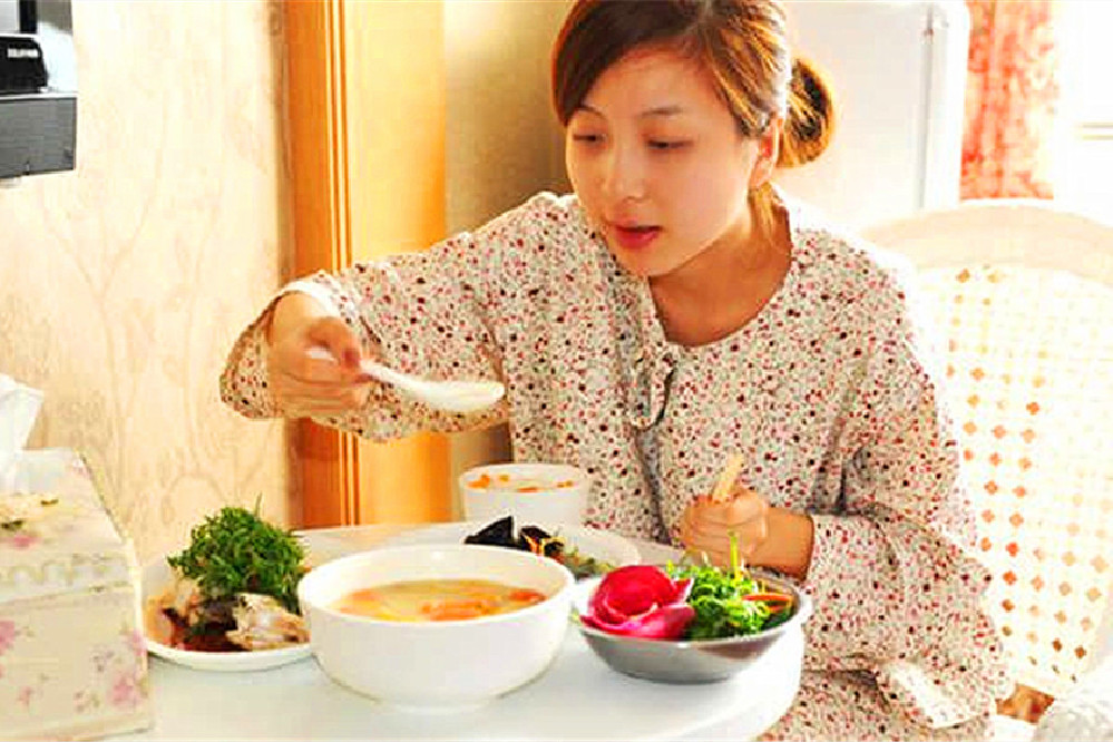 哺乳期可以吃冰棒火锅,哺乳期吃冰淇淋宝宝不吃了