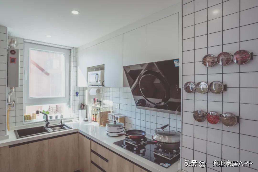 48平米小餐厅,双人小包厢餐厅可看电影