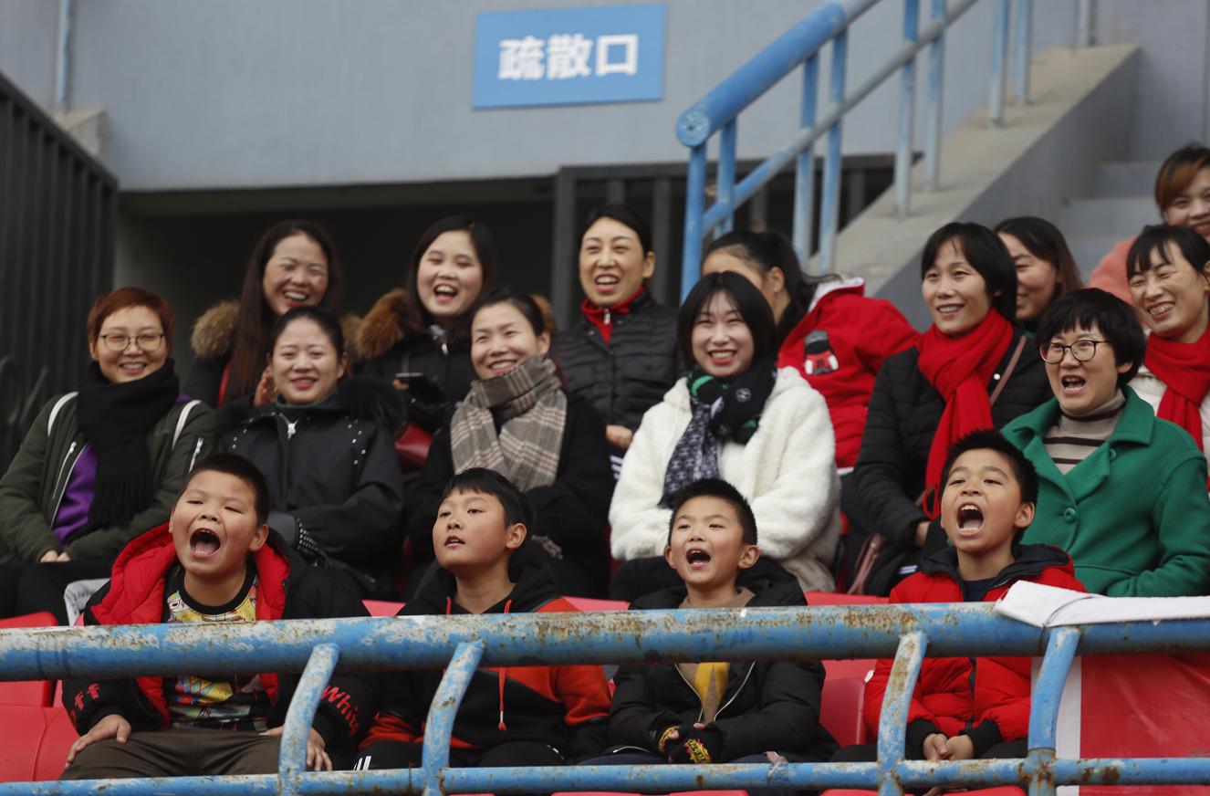 安康青少年足球,看台上的少年是哪场比赛