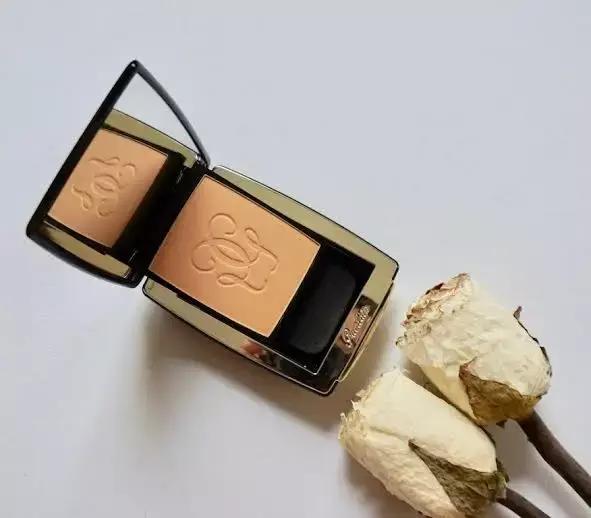 蜜粉散粉不卡粉,蜜粉散粉粉饼区别