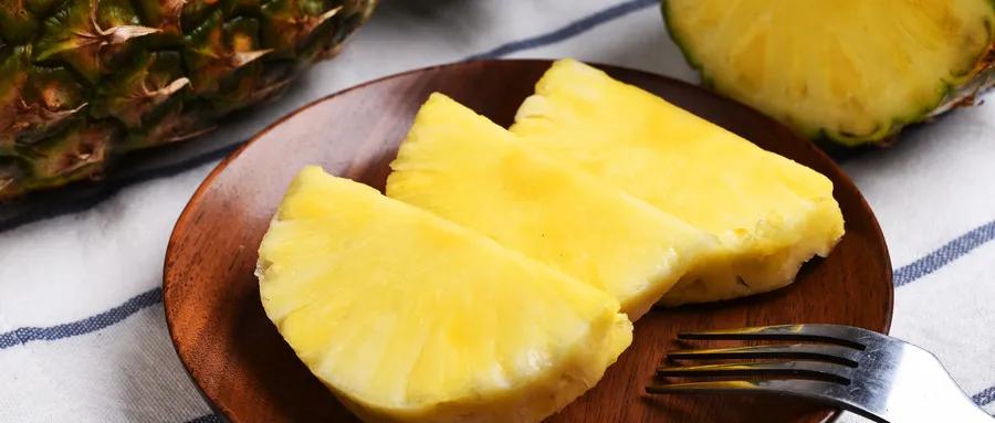 《本草纲目》上没有菠萝，菠萝助消化，但吃多了上火“割肠”