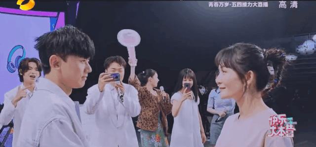 刘烨张杰春晚对话,张杰和刘烨一起参加跨年晚会