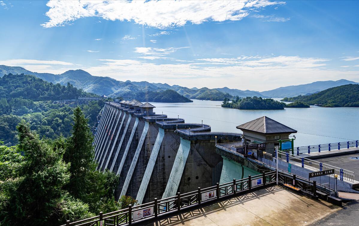 梅山水库被承包合法吗,水库偷鱼网