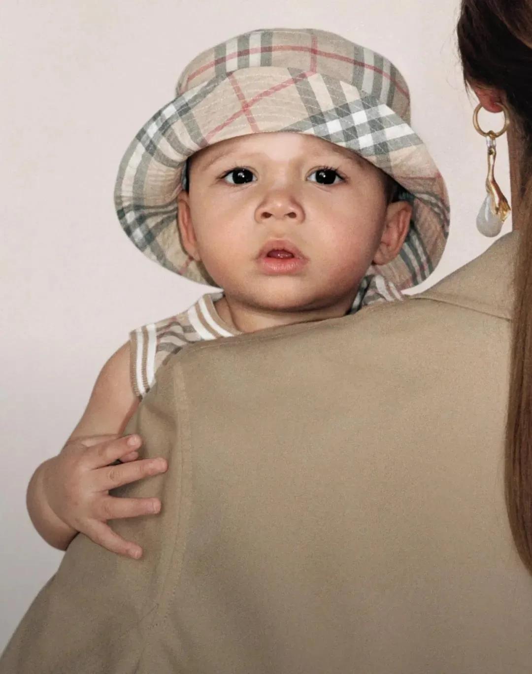 女版GD潮过陈冠希女儿？月入十万萌娃靠穿搭火爆ins