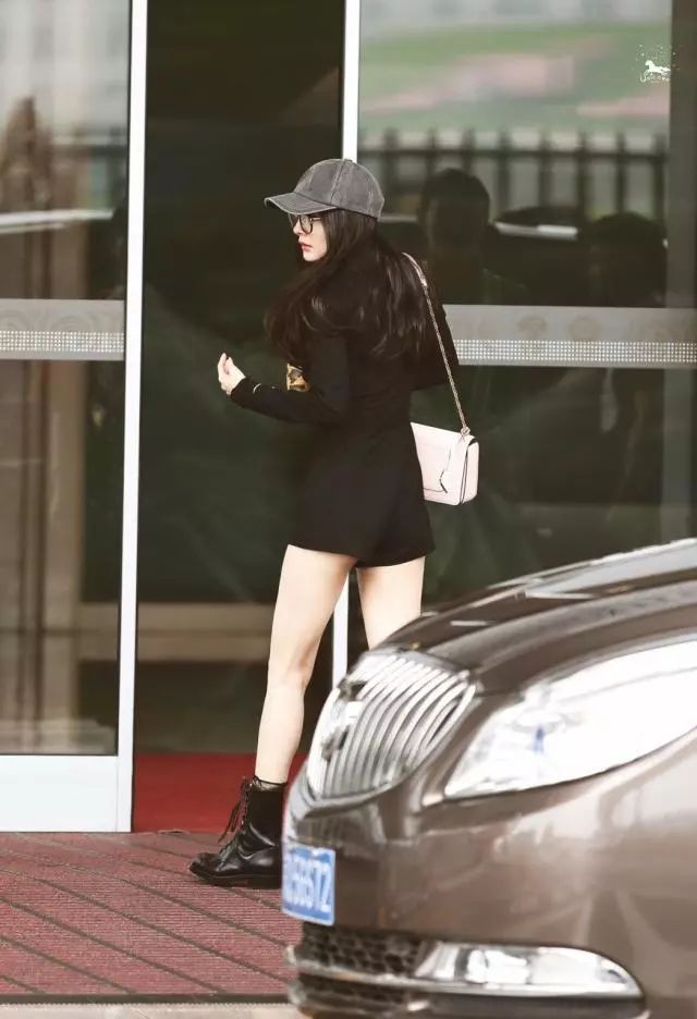 张馨予超勇敢光头造型国际范十足,张馨予致命闪击