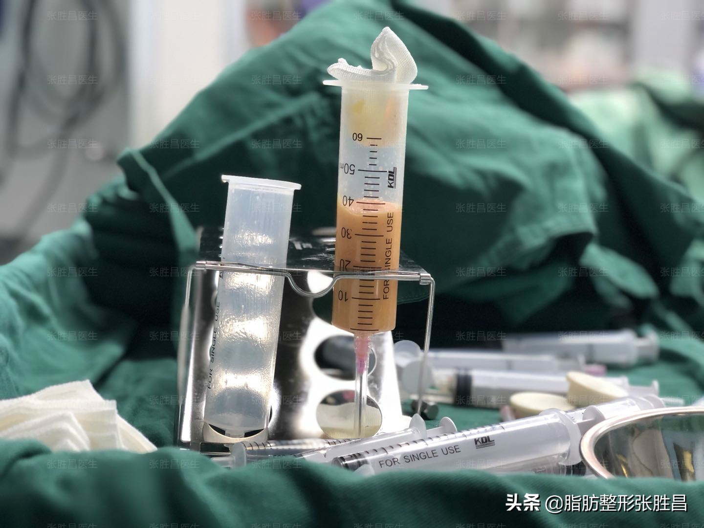 颧骨突出脸型长不好看,脸比较凶如何修饰